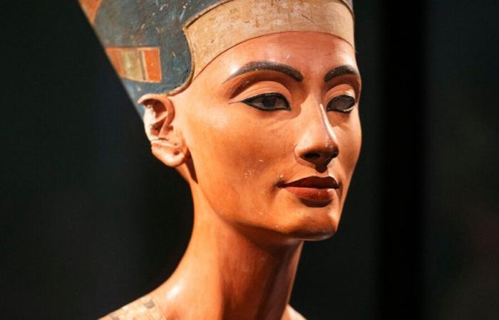 ‘This
      bust
      left
      Egypt
      illegally’:
      Petition
      launched
      to
      return
      famous
      sculpture
      of
      Queen
      Nefertiti