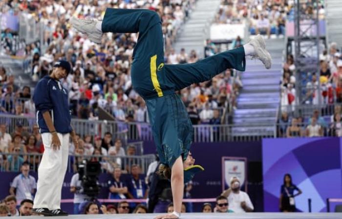 A
      month
      after
      her
      flop,
      Australian
      b-girl
      Raygun
      becomes
      world
      number
      1