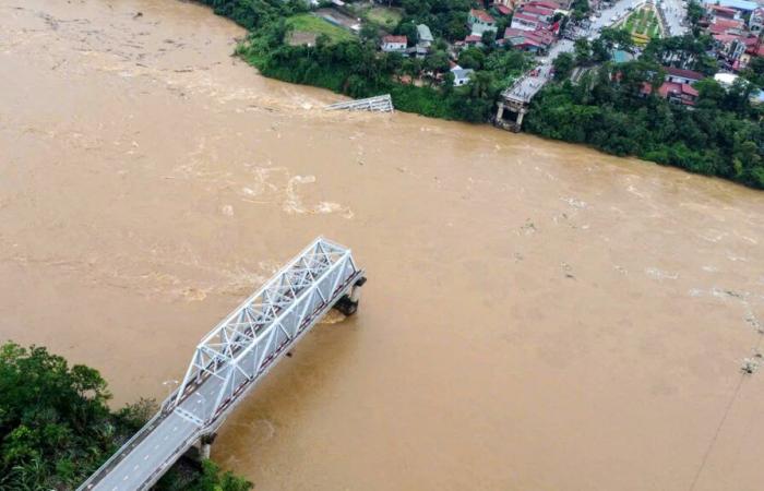 375-meter
      bridge
      collapses
      after
      Typhoon
      Yagi,
      8
      people
      still
      missing