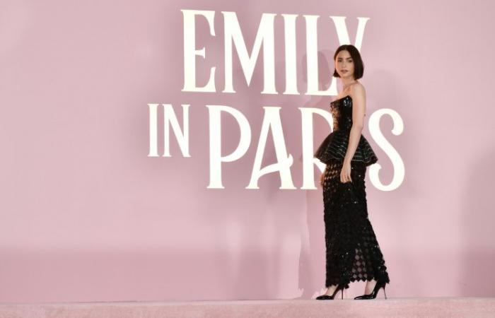 Emily
      in
      Paris:
      the
      sandwich
      woman?