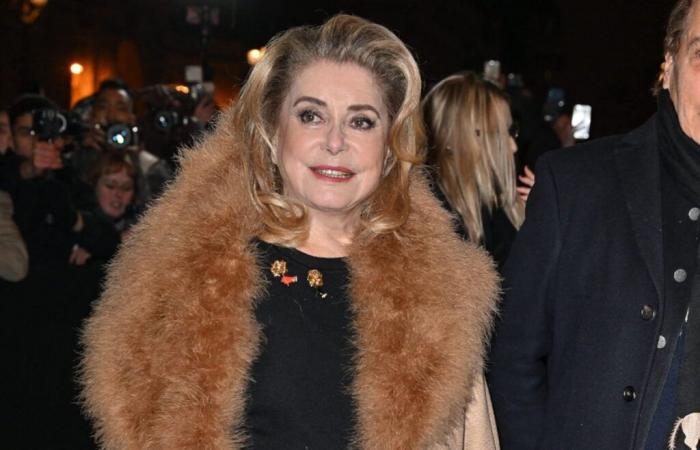 At
      80,
      Catherine
      Deneuve
      Ditches
      Her
      Signature
      Blowout
      and
      Rocks
      the
      Perfect
      Haircut
      for
      a
      More
      Youthful
      Appearance