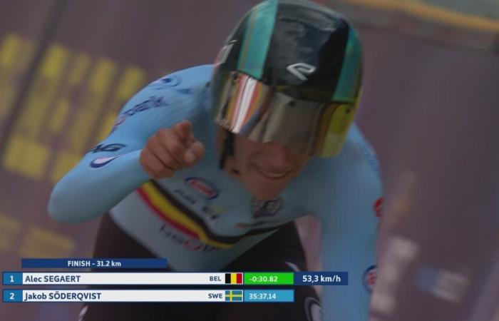 Three
      times
      gold
      in
      a
      row:
      Alec
      Segaert
      extends
      his
      European
      time
      trial
      title
      among
      the
      promising
      young
      riders