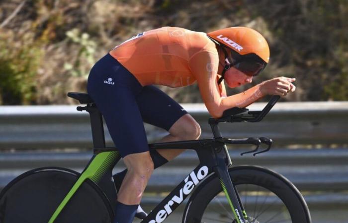 EC
      2024:
      Michiel
      Mouris
      sprints
      to
      time
      trial
      gold
      in
      junior
      men’s
      category,
      silver
      for
      Jasper
      Schoofs