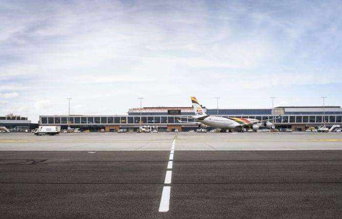 Twenty-four-hour
      strike
      at
      Charleroi
      Airport
      will
      disrupt
      air
      traffic
      on
      Thursday,
      12
      September