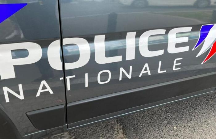 A
      teacher
      again
      targeted
      by
      racist
      threats
      in
      a
      high
      school
      in
      Libourne,
      an
      investigation
      is
      opened