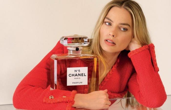 Margot
      Robbie
      from
      Barbie
      post-MeToo
      with
      the
      face
      of
      No.
      5