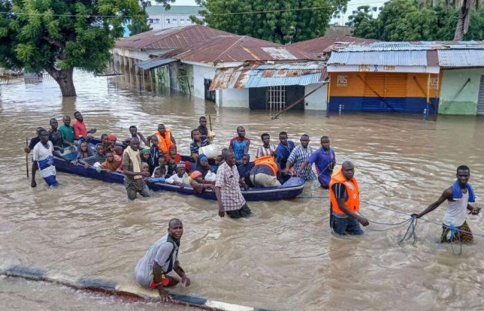 From
      Guinea
      to
      Chad,
      floods
      leave
      3.5
      million
      people
      homeless
      and
      nearly
      900
      dead