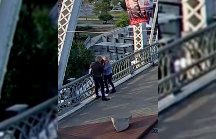 American
      rock
      singer
      Jon
      Bon
      Jovi
      stops
      woman
      from
      committing
      suicide
      from
      bridge