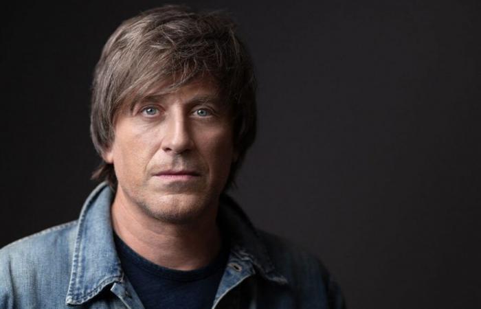 “This
      album
      tries
      to
      talk
      about
      things
      that
      feel
      good”:
      Thomas
      Dutronc
      celebrates
      life
      with
      “It’s
      Never
      Too
      Late”