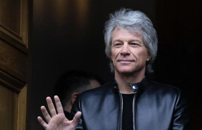 Jon
      Bon
      Jovi
      credited
      with
      saving
      woman
      on
      Pedestrian
      Bridge
      in
      Nashville