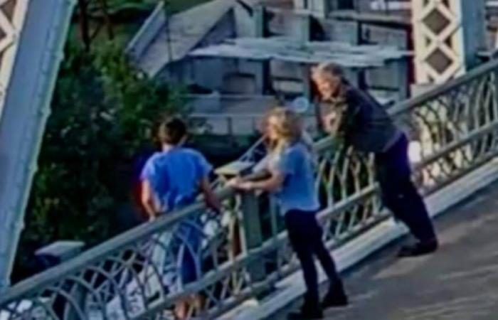 Jon
      Bon
      Jovi
      Helped
      Distressed
      Woman
      From
      Jumping
      Off
      Bridge