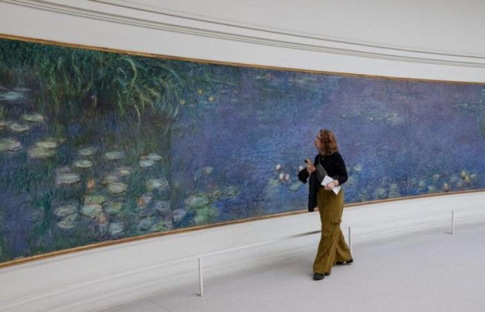 Monet’s
      Fatal
      Flowers