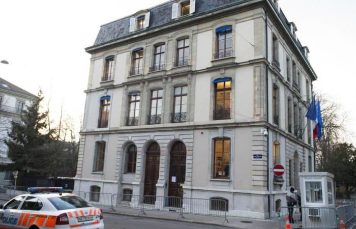 swastikas
      inscribed
      on
      the
      wall
      of
      the
      French
      consulate
      in
      Geneva