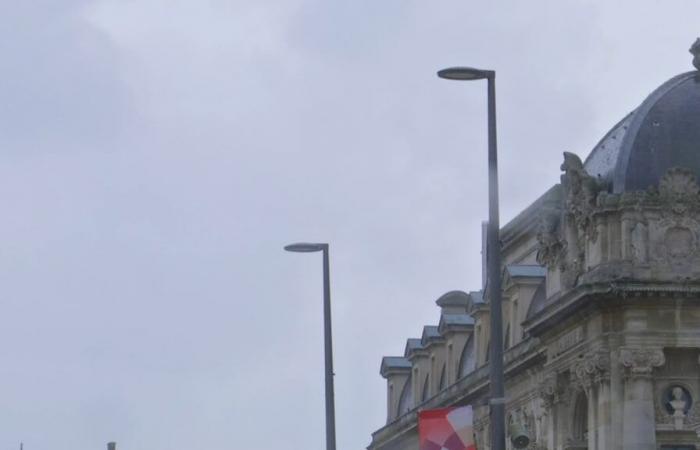 Street
      lighting
      turned
      off
      for
      two
      years,
      restored
      at
      night
      throughout
      the
      city
      from
      October
      27