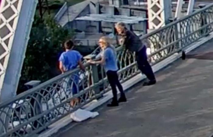 Jon
      Bon
      Jovi
      saves
      woman
      from
      jumping
      off
      bridge