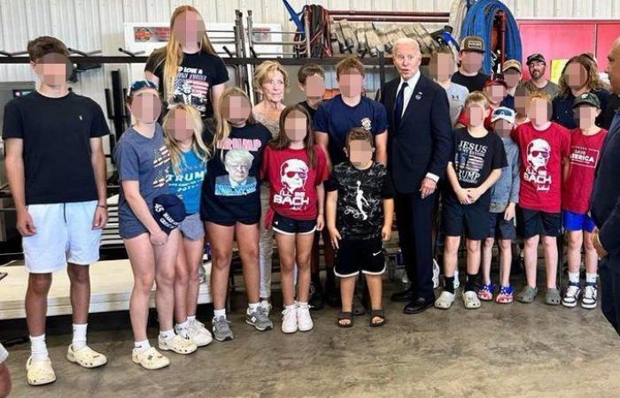 Biden
      takes
      photo
      with
      pro-Trump
      children
      in
      MAGA
      gear
      in
      Shanksville,
      Pennsylvania