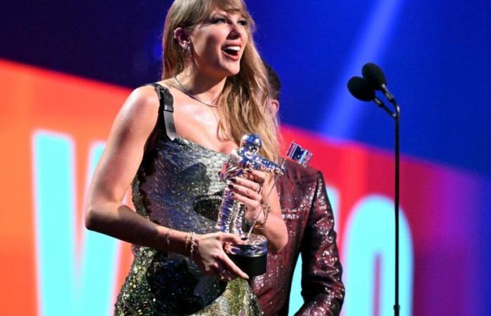 Taylor
      Swift
      wins
      seven
      MTV
      Video
      Music
      Awards