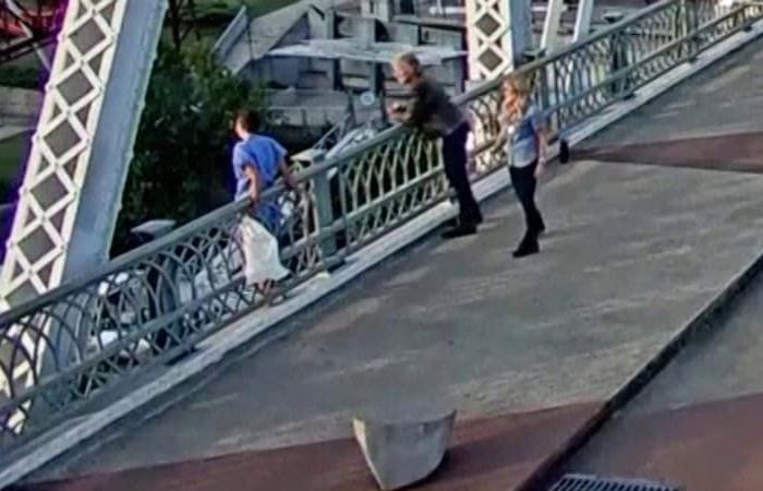 Jon
      Bon
      Jovi
      Helps
      Woman
      About
      to
      Jump
      Off
      Nashville
      Bridge