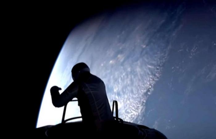 Images
      of
      Polaris
      Dawn,
      the
      first
      private
      spacewalk
      in
      history,
      broadcast
      live