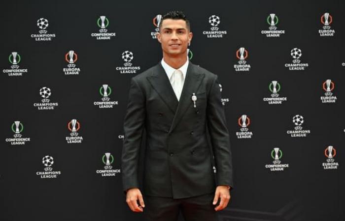 Cristiano
      Ronaldo’s
      YouTube
      channel
      surpasses
      Taylor
      Swift,
      Ariana
      Grande
      and
      Ed
      Sheeran’s…
      in
      three
      weeks