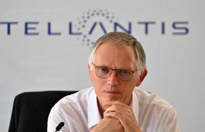 Stellantis
      invests
      heavily
      in
      the
      United
      States
      for
      electric
      cars
      and
      batteries