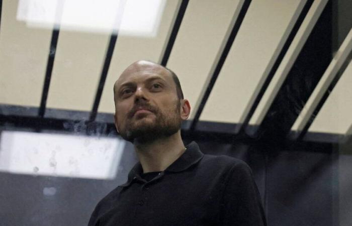 Russian
      opposition
      figure
      Vladimir
      Kara-Mourza
      recounts
      his
      detention
      and
      release
      –
      Libération