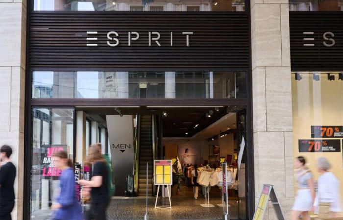 Ready-to-wear
      chain
      Esprit
      placed
      in
      receivership
      in
      France
      –
      Libération