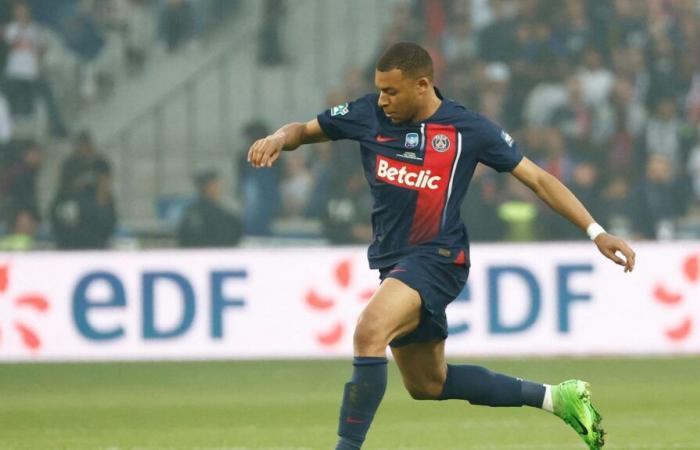 PSG
      ordered
      to
      pay
      within
      eight
      days
      the
      55
      million
      euros
      claimed
      by
      Kylian
      Mbappé