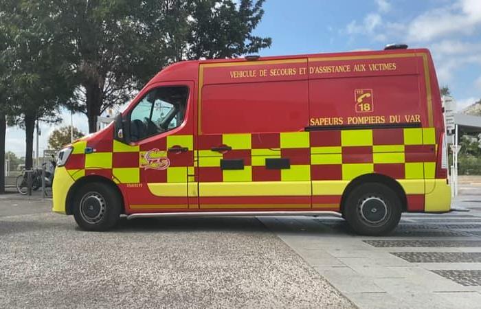 A
      fire
      engulfs
      300m²
      of
      a
      warehouse
      in
      Montauroux,
      around
      sixty
      firefighters
      mobilized