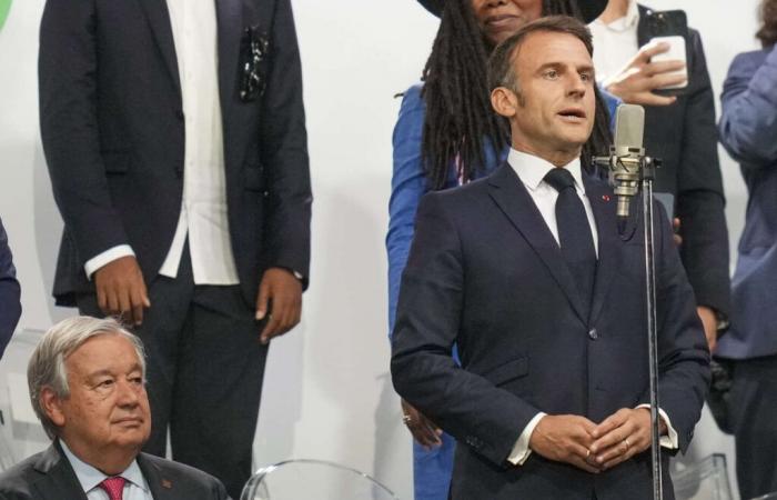 Emmanuel
      Macron
      proposes
      to
      establish
      a
      national
      sports
      holiday
      every
      September
      14