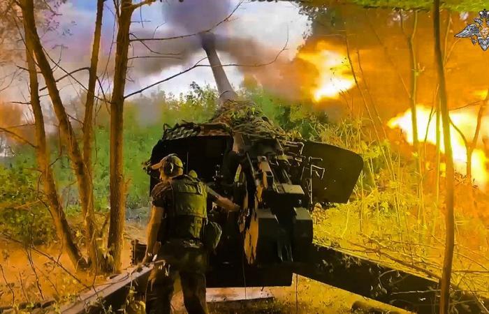 Ukrainians
      launch
      new
      attack
      on
      Kursk
      as
      Russia
      claims
      to
      have
      retaken
      10
      towns