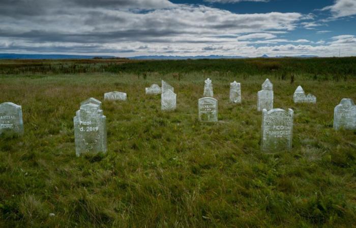 In
      Iceland,
      a
      cemetery
      of
      glaciers
      disappeared
      due
      to
      climate
      change