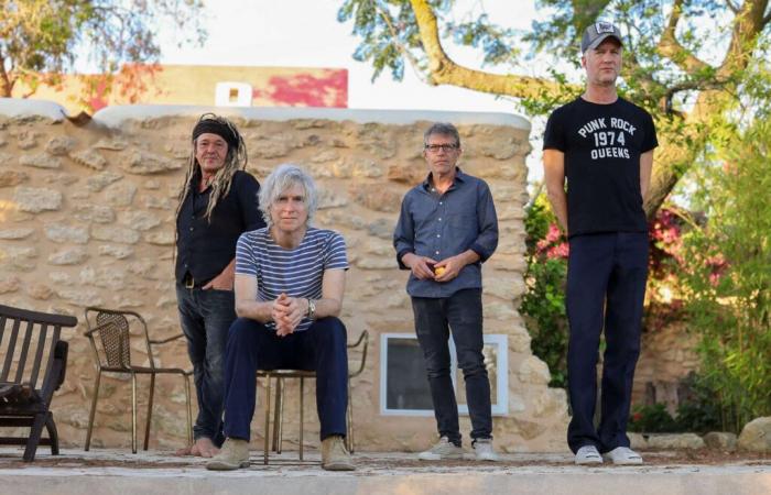 Nada
      Surf,
      thirty
      years
      of
      rock
      on
      the
      crest
      of
      the
      wave