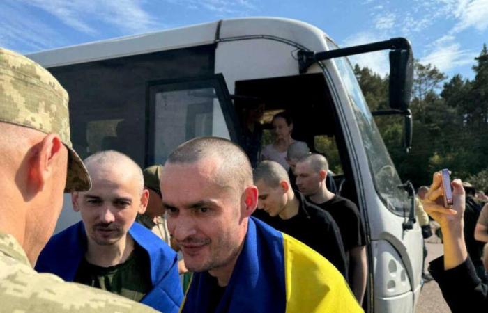 A
      rare
      exchange
      of
      Russian
      and
      Ukrainian
      prisoners
      has
      taken
      place,
      as
      far
      as
      we
      know