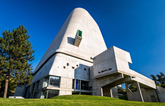 A
      Loire
      site
      in
      the
      running
      to
      be
      the
      French
      people’s
      favourite
      monument