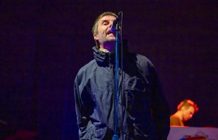 Oasis:
      Liam
      Gallagher
      claims
      to
      have
      made
      the
      first
      move