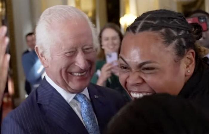 King
      Charles
      III
      receives
      ‘very
      heartwarming’
      hug
      from
      New
      Zealand
      women’s
      rugby
      team