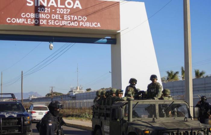 Sinaloa
      Cartel
      Torn
      Apart
      by
      Open
      Warfare,
      Fifteen
      Dead