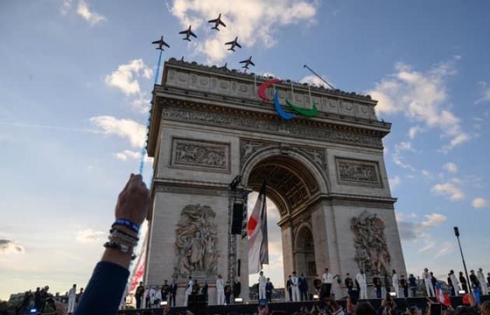 Marchand,
      Dupont,
      Beaugrand…
      the
      118
      medal-winning
      athletes
      at
      the
      2024
      Olympic
      Games
      decorated
      at
      the
      foot
      of
      the
      Arc
      de
      Triomphe