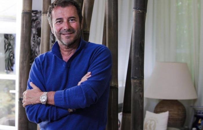 STARS’
      HOUSE
      Bernard
      Montiel
      has
      sold
      his
      magnificent
      villa
      in
      Pyla,
      the
      new
      owners
      are
      annoying
      him!