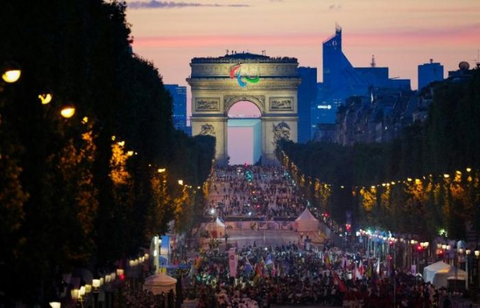 one
      last
      party
      on
      the
      Champs-Elysées
      to
      celebrate
      the
      French
      team