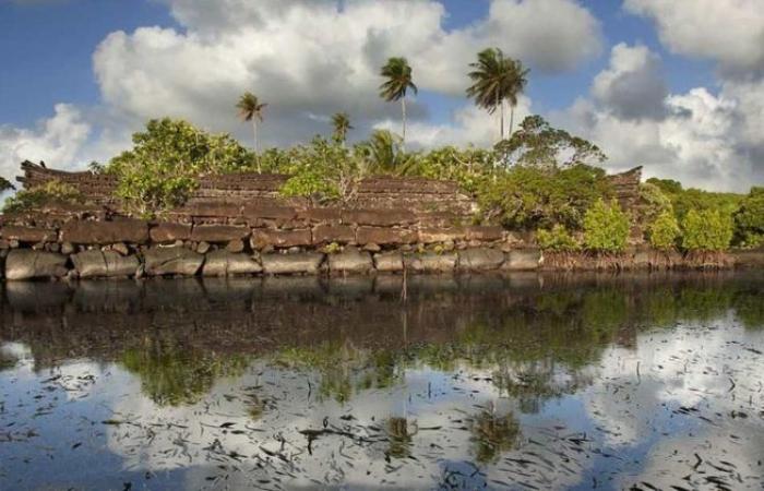 Astounding
      satellite
      images
      reveal
      the
      remains
      of
      ‘ghost
      city’
      in
      the
      middle
      of
      Pacific
      Ocean