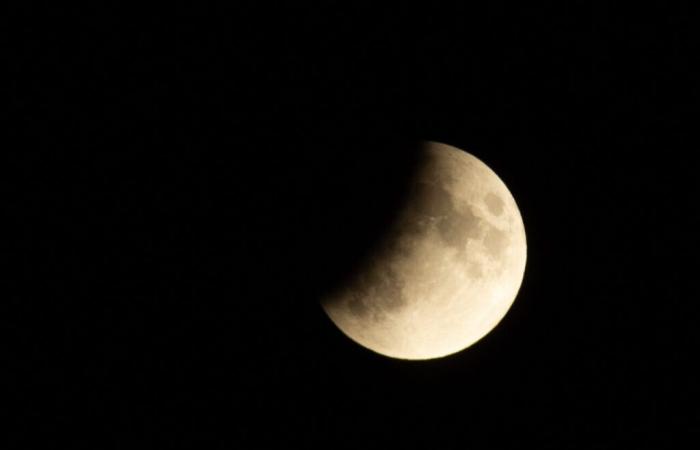 A
      lunar
      eclipse
      will
      soon
      be
      visible
      (in
      part):
      how
      to
      observe
      it?