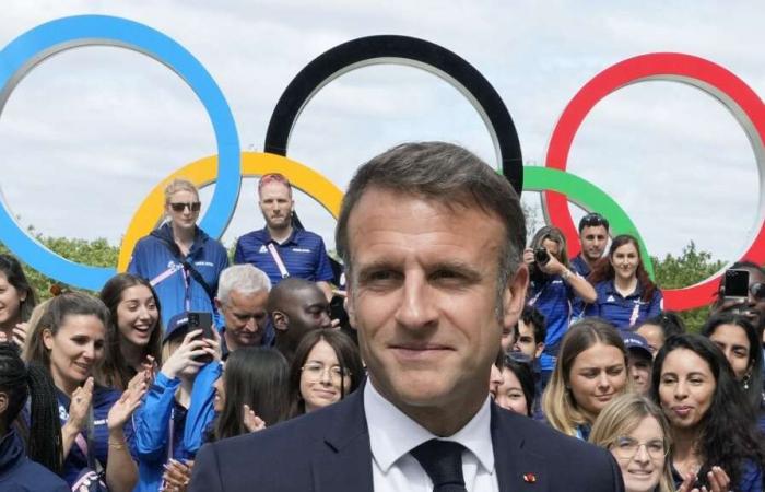 With
      the
      “Grand
      Parade”,
      Macron
      definitively
      closes
      his
      enchanted
      parenthesis
      of
      the
      Olympic
      Games