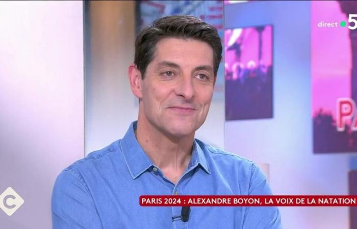 Alexandre
      Boyon
      uncomfortable
      in
      C
      à
      vous,
      Patr…