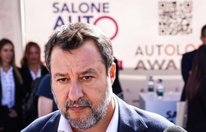 Six-year
      prison
      sentence
      requested
      for
      Matteo
      Salvini,
      far-right
      Italian
      deputy
      prime
      minister