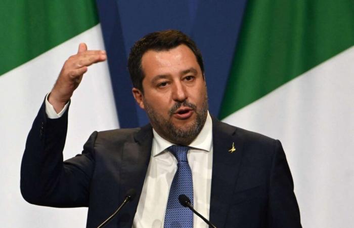 Six-year
      prison
      sentence
      requested
      against
      Matteo
      Salvini
      for
      refusing
      to
      let
      migrants
      land
      in
      2019