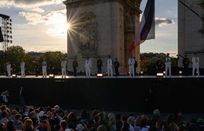 Paris
      Games
      medalists
      decorated
      with
      one
      of
      the
      two
      national
      orders