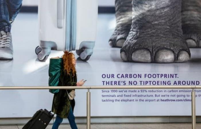 The
      Hague
      will
      become
      first
      city
      to
      ban
      fossil
      fuel
      ads
      by
      law