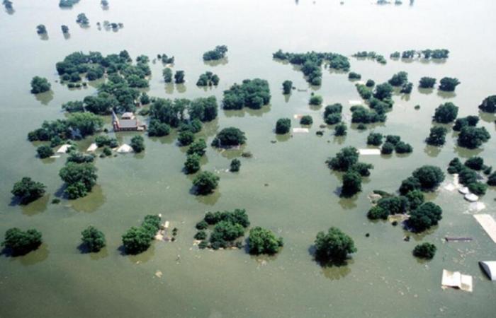 Heavy
      rains,
      blizzard
      floods
      in
      the
      mountains